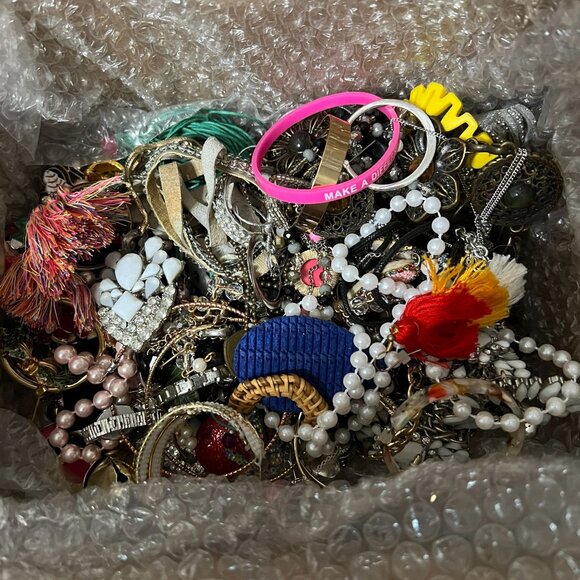 3.5+ Lbs Mixed Fashion Jewelry & Accessories For DIY Crafting Projects & Creativ - Picture 3 of 3